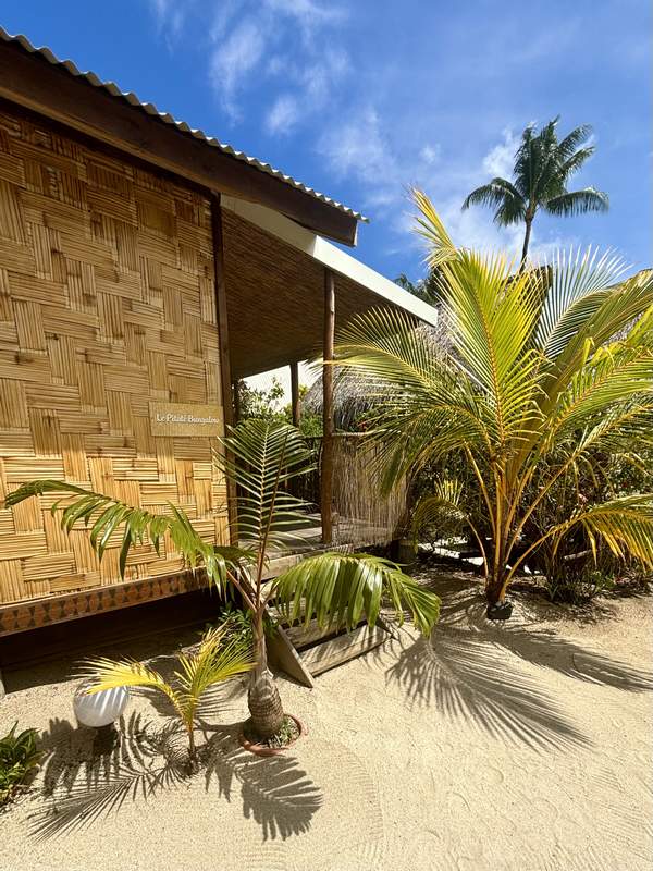 gardin-side-bungalow-pitate-chez-nono-matira-bora-bora